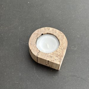 Waxinelichthouder Traan van massief beukenhout met slaap en organisch design